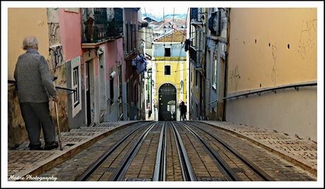 Oude man in Lissabon