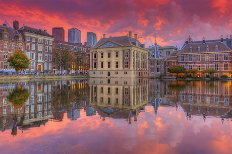 Prachtige zonsondergang bij de Hofvijver Den Haag
