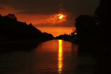 Zonsondergang vanaf brug