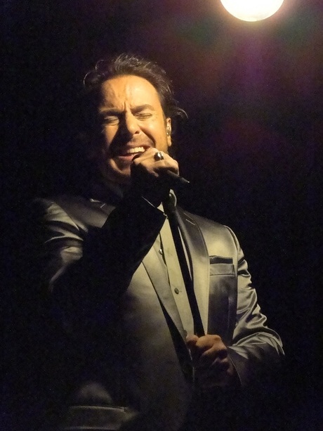 Marco Borsato tijdens het 3Dimensies concert, 11-5-2011.