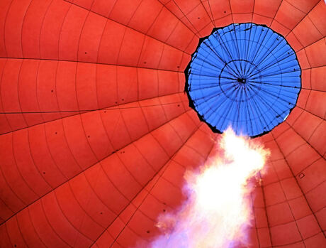 In een hete luchtbalon boven Alice Springs