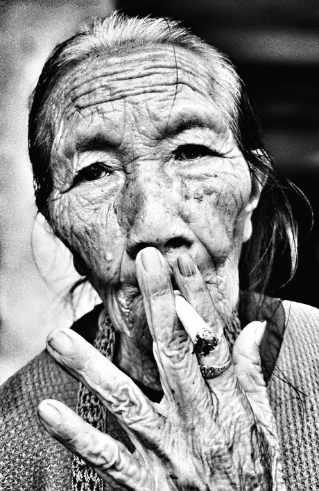 Rokende vrouw in Ubud