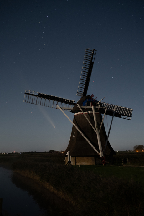 Komeet bij de Miedenmolen