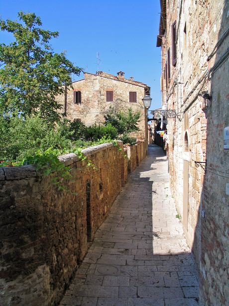 STRAATJE IN TOSCANE