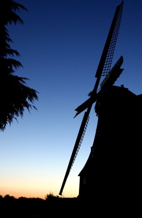 Molen in de late avond