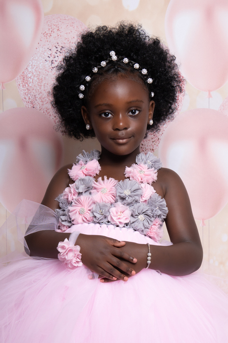 Afrikaans meisje in prinsessenjurk