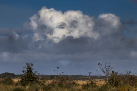 dreigende wolken boven Schiermonnikoog