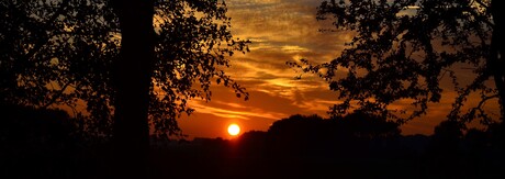 Zonsondergang nabij Hijken Drenthe