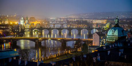 Praag bij nacht