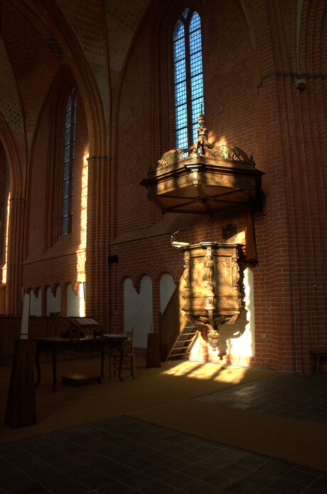 Interieur kerk van Zeerijp
