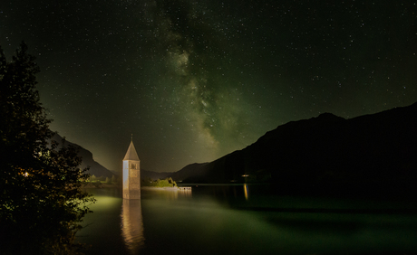 Verzonken toren in de Reschensee