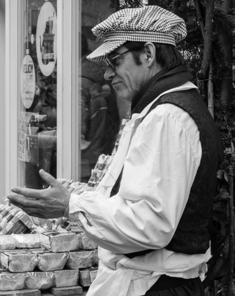 Bakker verkoopt Deventer koek