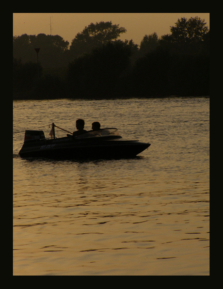 Bootje bij zonsondergang