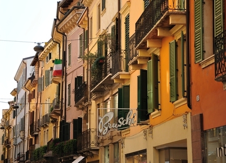 Kleurrijke italiaanse straat