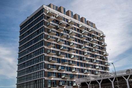 Een omgebouwd belastingkantoor.