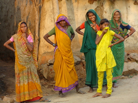 Dameskransje in piepklein gehuchtje in India