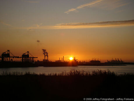 Zonsondergang Maasvlakte