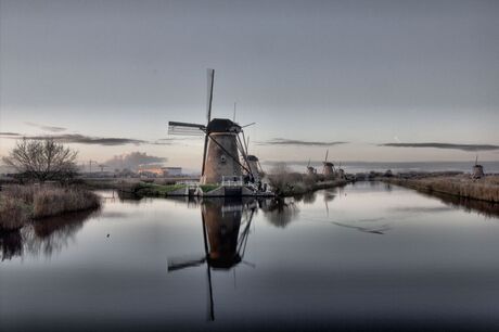 Kinderdijk bij zonsondergang