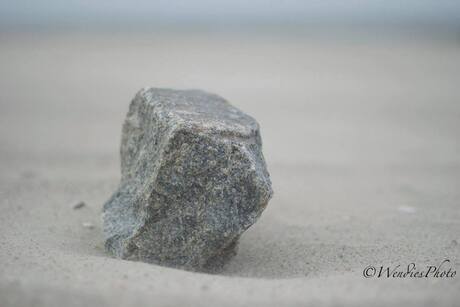 steen op strand