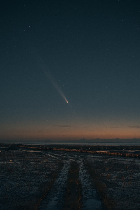 Komeet boven het wad