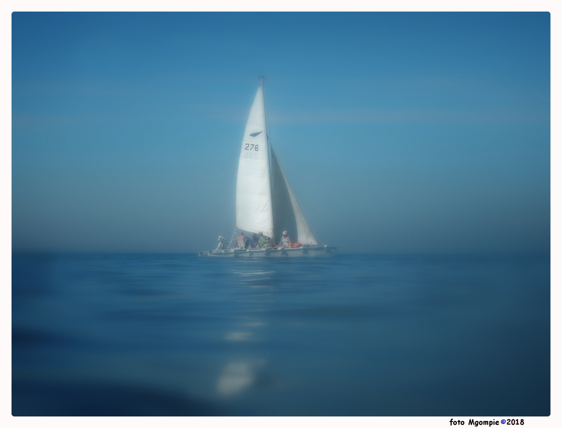 Dreaming of a lazy summer - Zo'n foto die gewoon uit de camera komt rollen........en dan ook nog blauw! Ik heb er al zin in! 

Aan de foto niets gedaan, stond tot mijn schoude - foto door mgompie op 24-03-2018 - deze foto bevat: kleur, zee, water, druppel, boot, vakantie, warm, mgompie, zommer, mgompieblauw