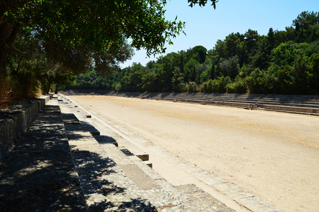 Oude Stadion in Rhodos Stad (2)