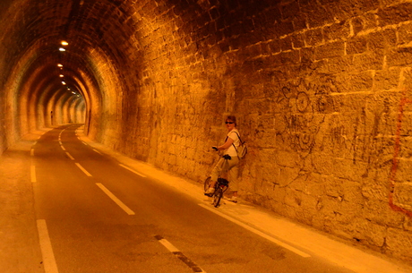 TUNNEL