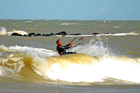 Kitesurfing