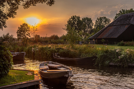 beautiful sunset at Giethoorn--2