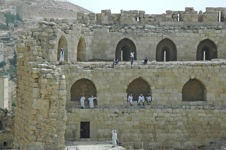 Jong en oud in het kasteel van Karak