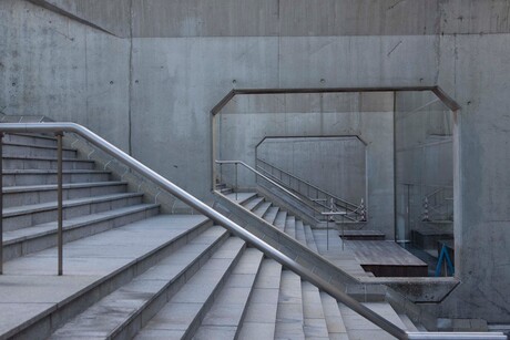 trappen bovenop Grande Arche, Parijs