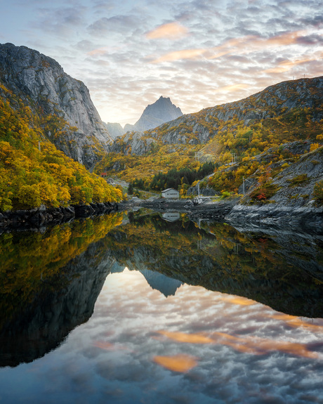 Lofoten - Reflectie langs de kant van de weg