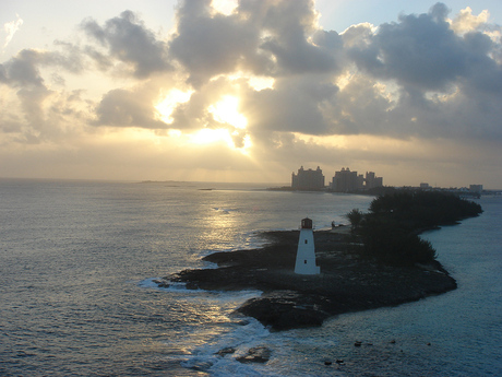 opgaande zon in Nassau op de Bahama's