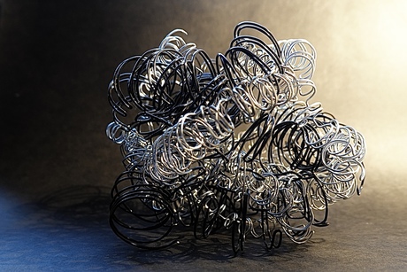 Abstract spelen met voorwerpen