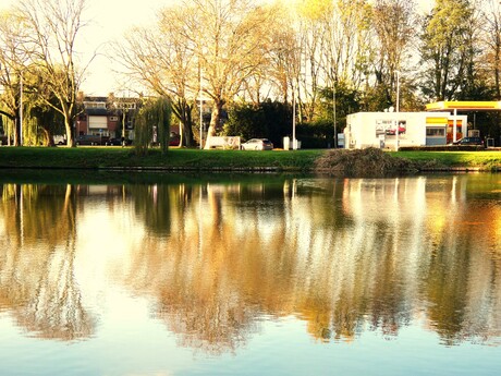 Weerkaatsing in het water.