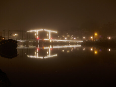 Magere Brug in de mist