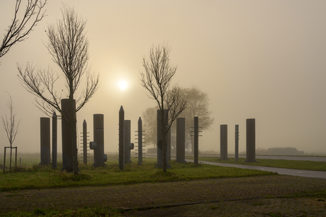 Kunstwerk op een onverwachte mistige zondagochtend