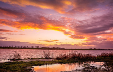 Zonsondergang aan de Rijn