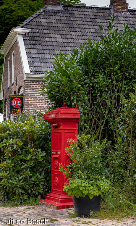 eerst een bakkie dan de post halen 