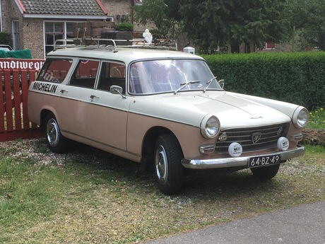 Peugot 404