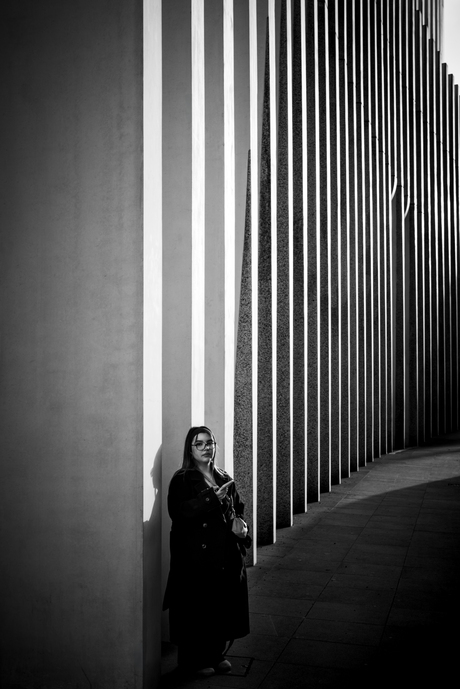 Pausing Between Light and Structure