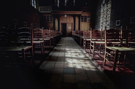 In het oude klooster.