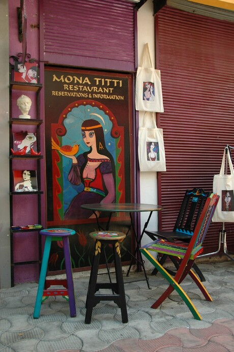 Mona Titti.