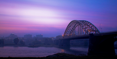 Waalbrug Nijmegen in de ochtend!