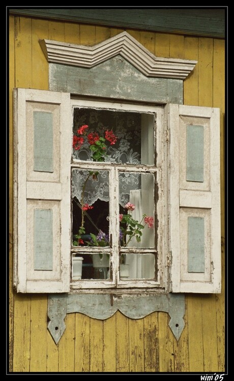 Achter de geraniums