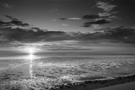 Zonsopgang boven de waddenzee bij Texel