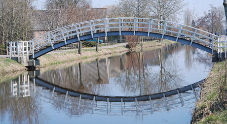 Weerspiegeling brug