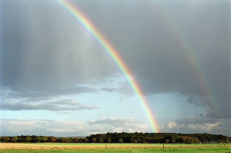 Vlieg me me mee naar de regenboog