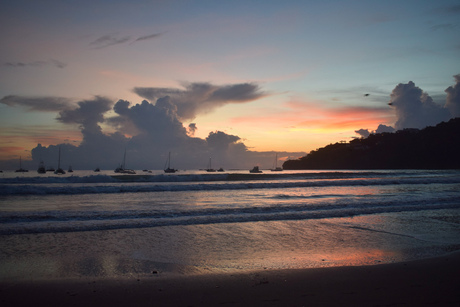 Kleurenpalet bij zonsondergang San Juan del Sur