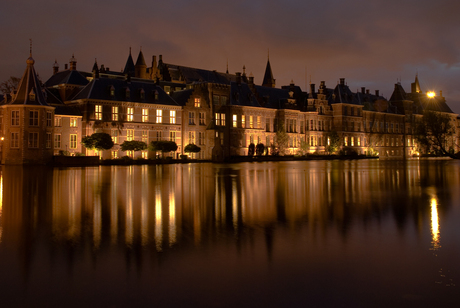 Binnenhof en Hofvijver bij Nacht